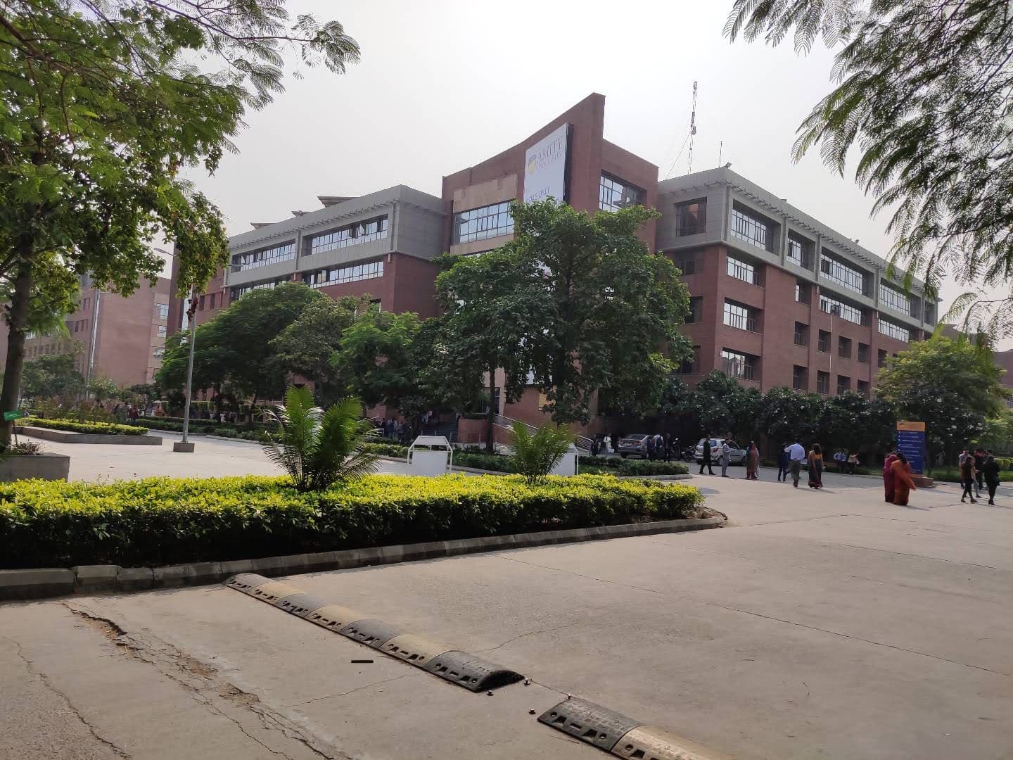 Amity University, Noida campus overview