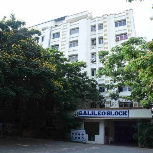 Easwari Engineering College campus overview